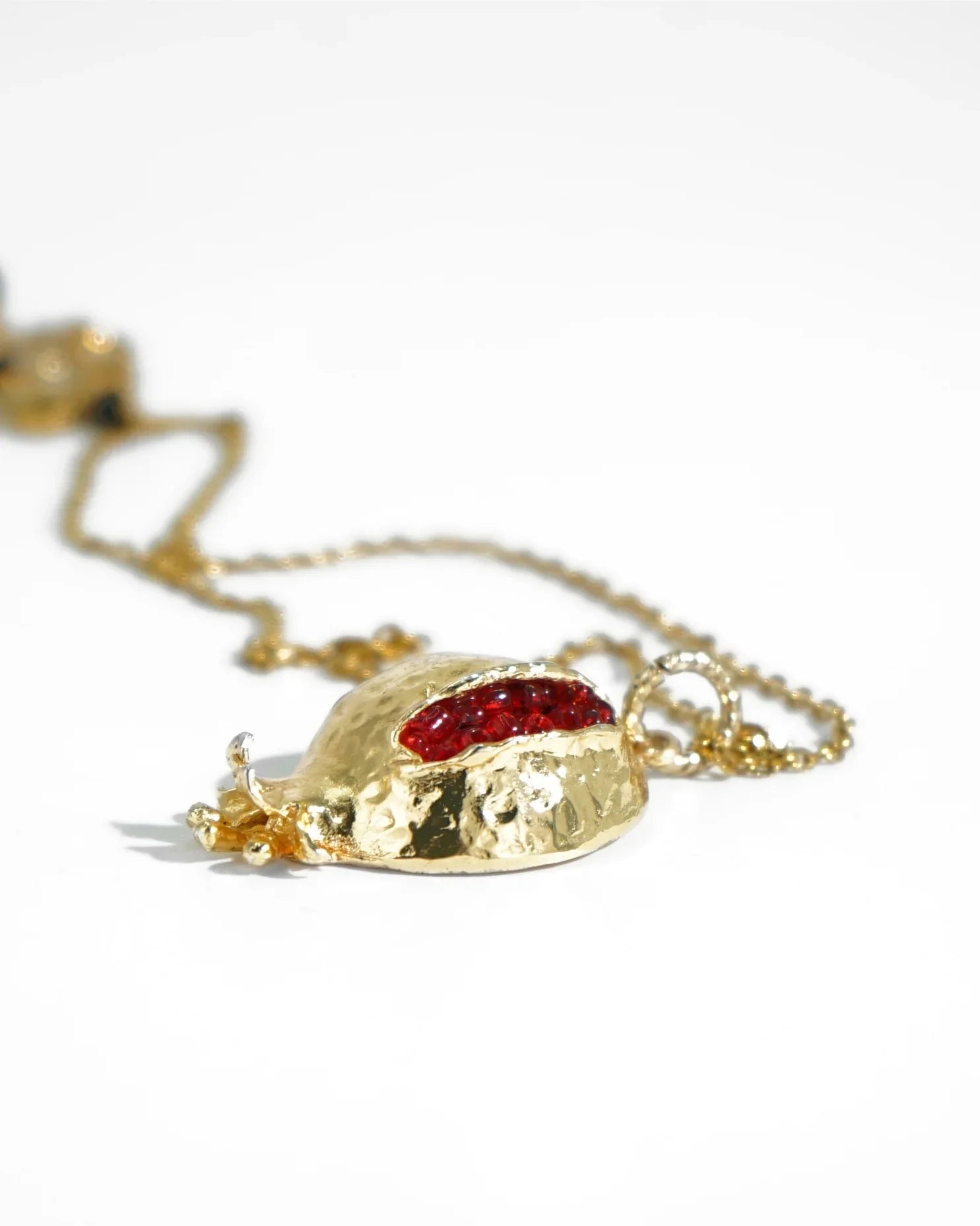 LUX QUARTZ NECKLACE