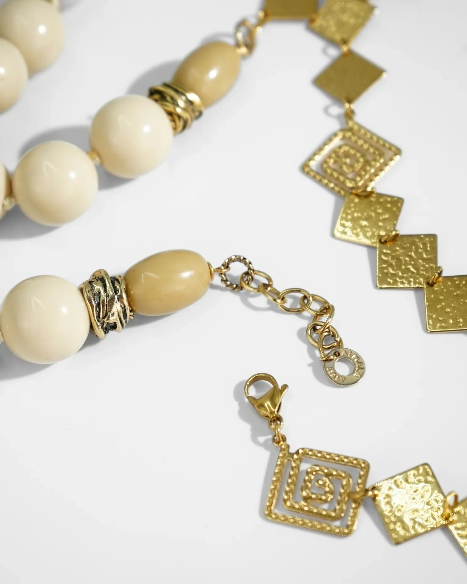 LUX QUARTZ NECKLACE