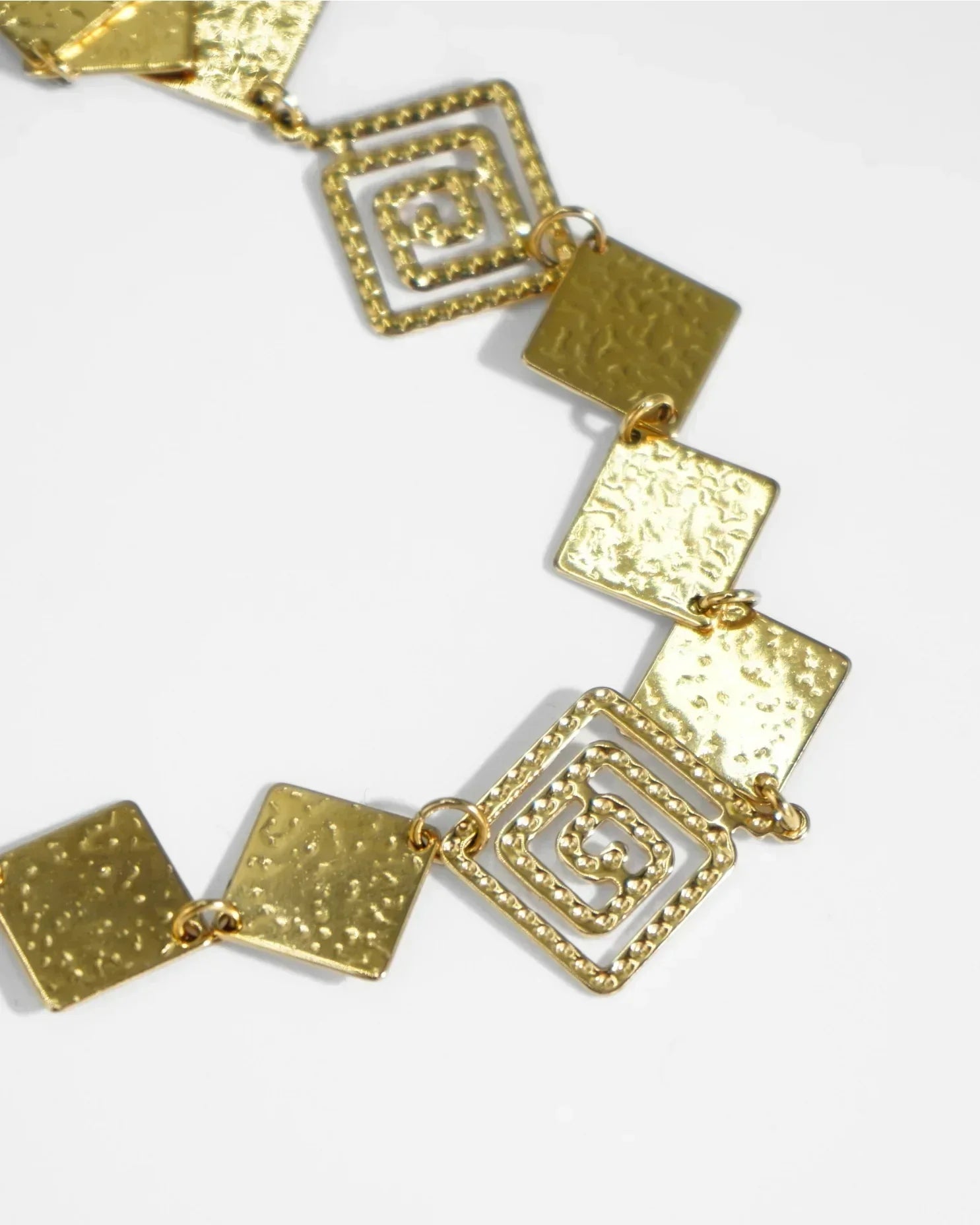 LUX QUARTZ NECKLACE