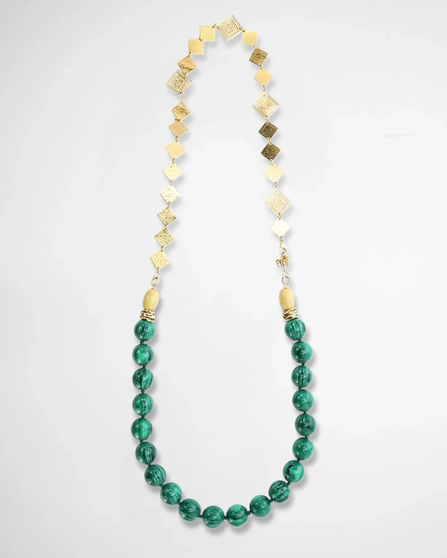 LUX QUARTZ NECKLACE