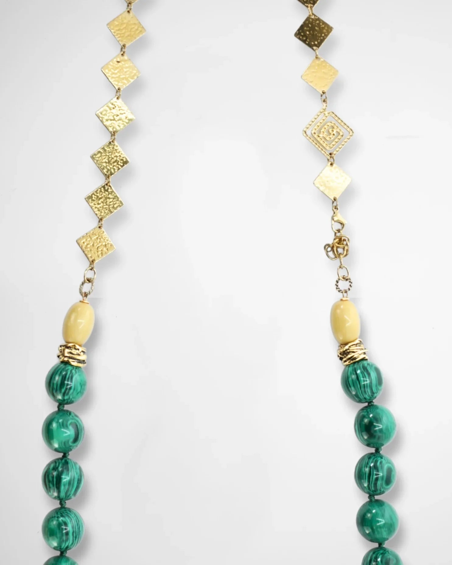 LUX QUARTZ NECKLACE
