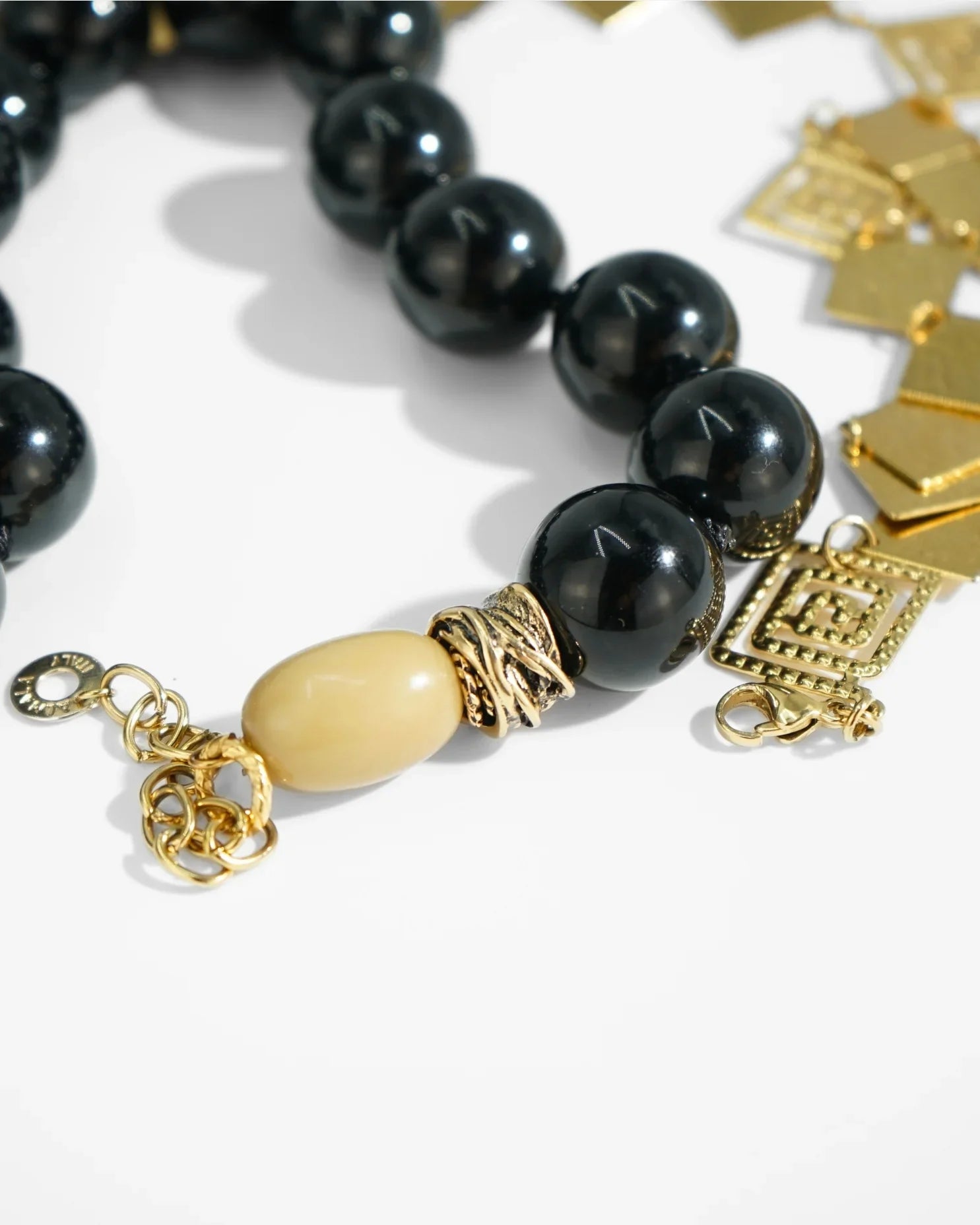 LUX QUARTZ NECKLACE