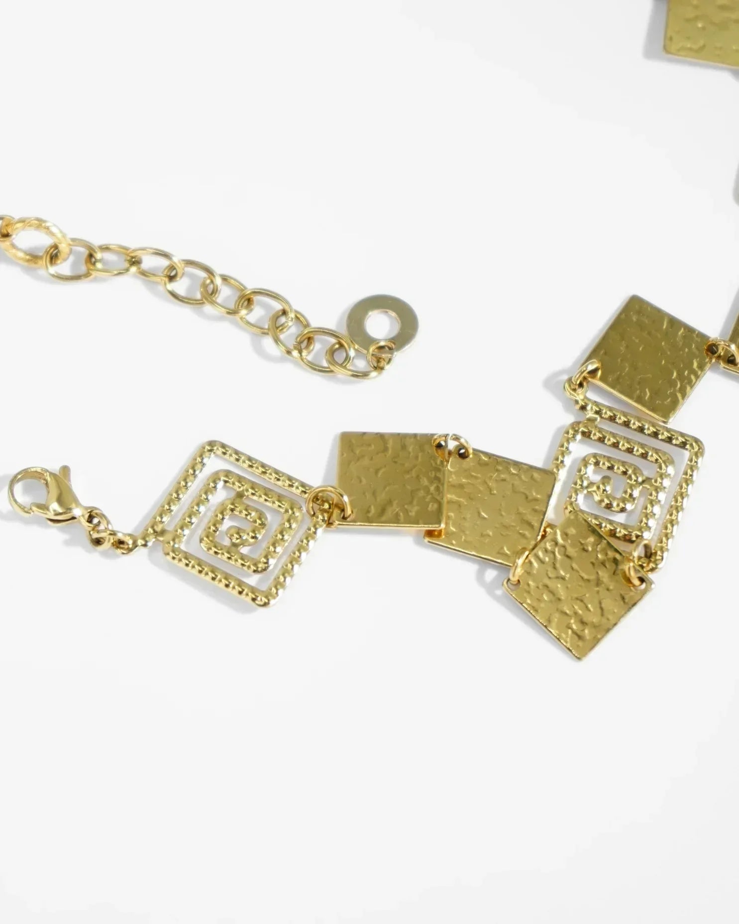 LUX QUARTZ NECKLACE