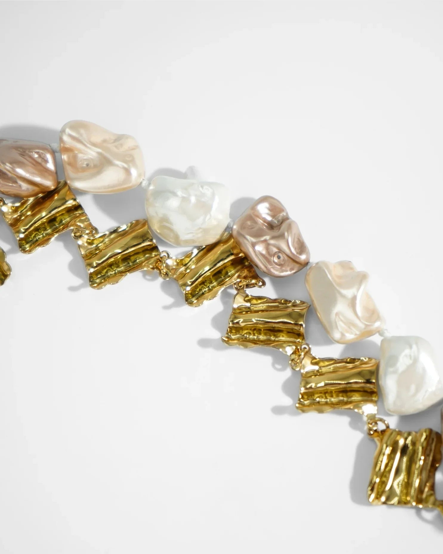 LUX QUARTZ NECKLACE