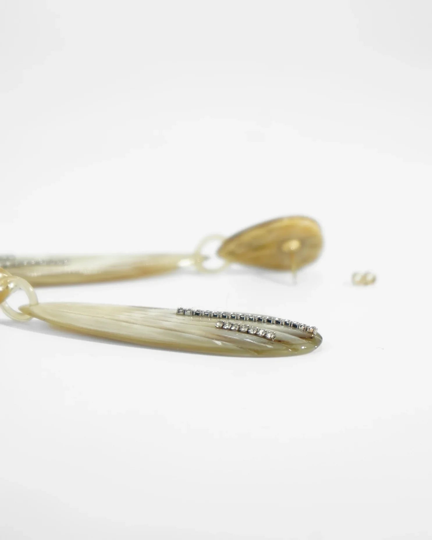 LUX QUARTZ NECKLACE