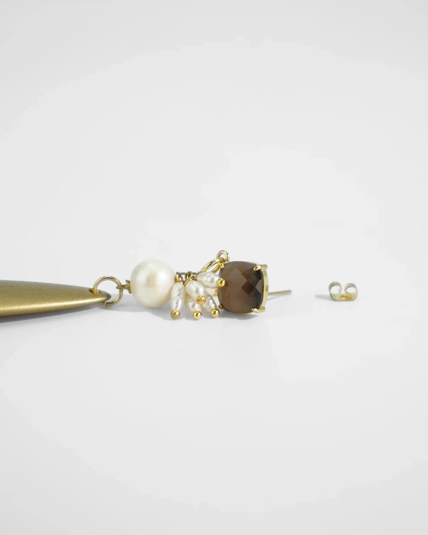 LUX QUARTZ NECKLACE