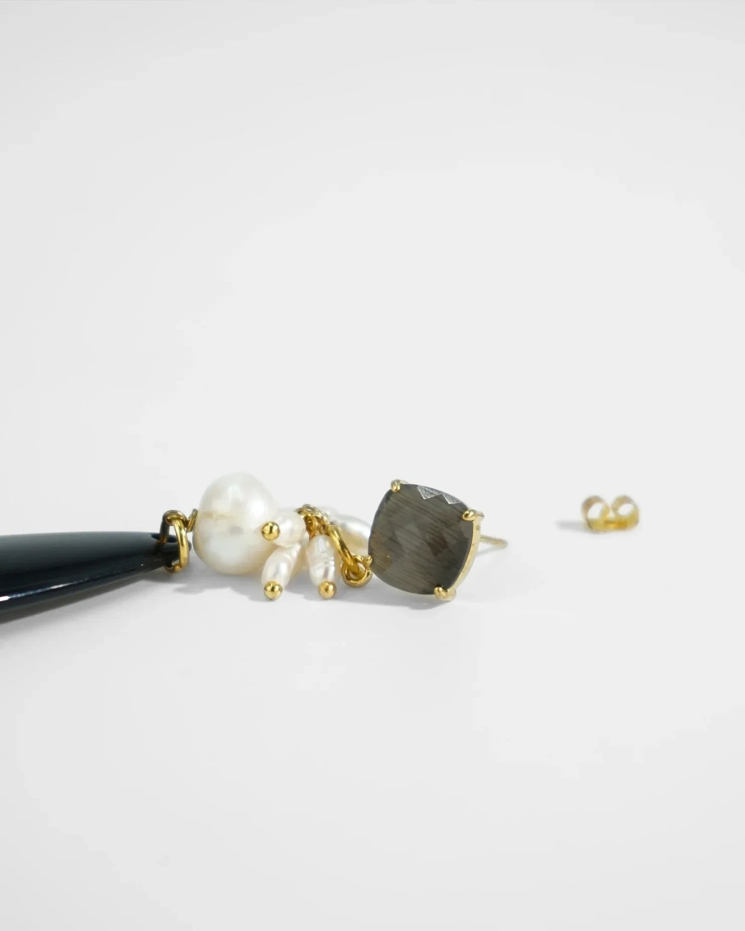 LUX QUARTZ NECKLACE