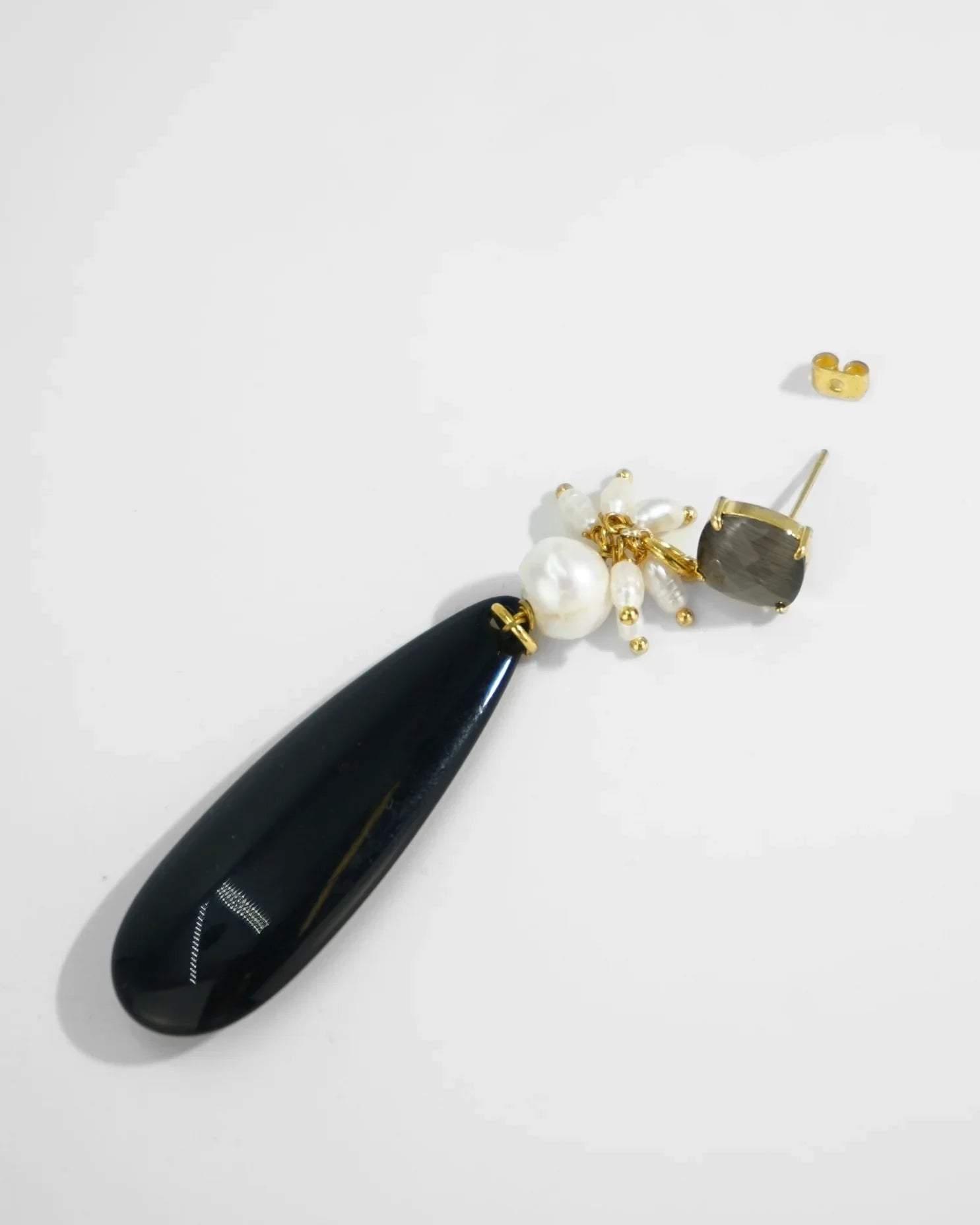 LUX QUARTZ NECKLACE
