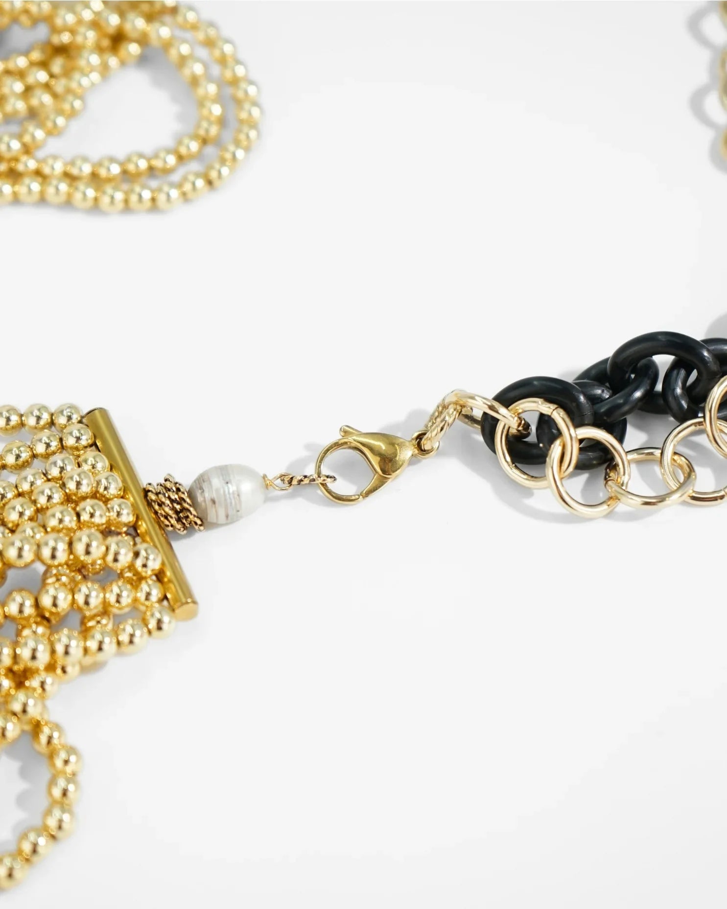 LUX QUARTZ NECKLACE