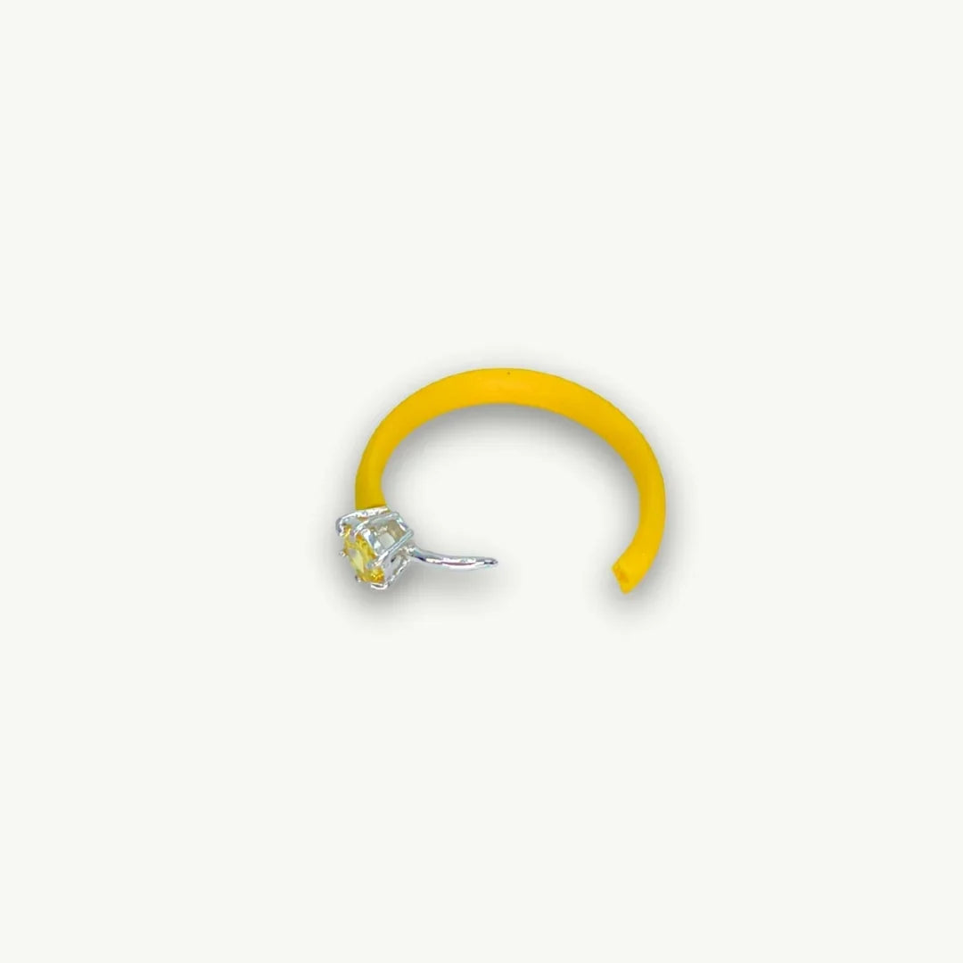 MULTICOLORED SOLITARY RING