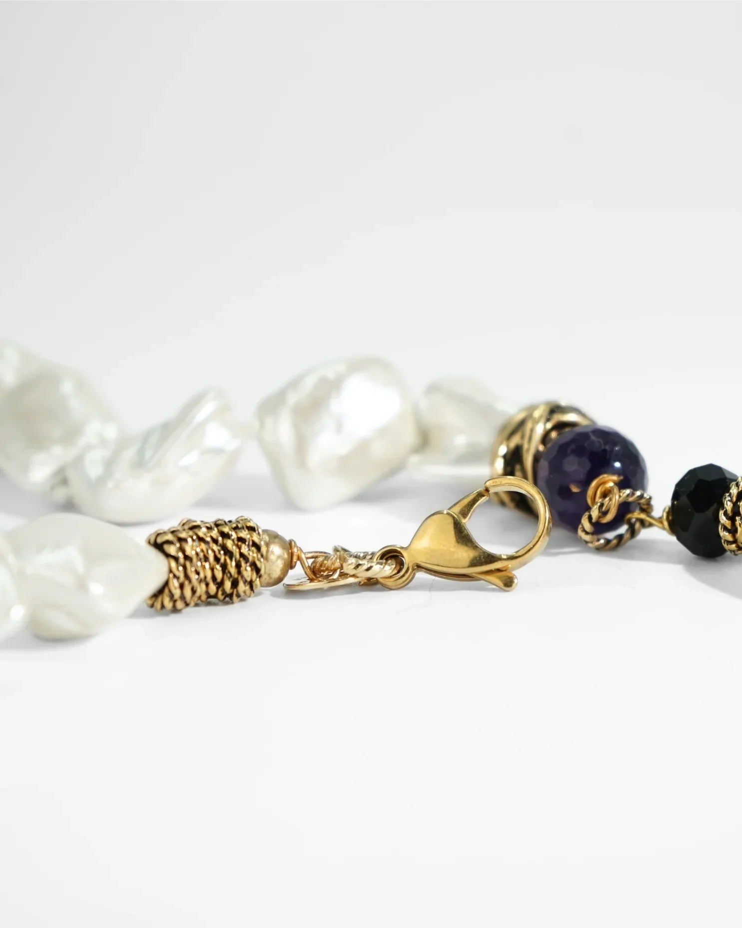 LUX QUARTZ NECKLACE
