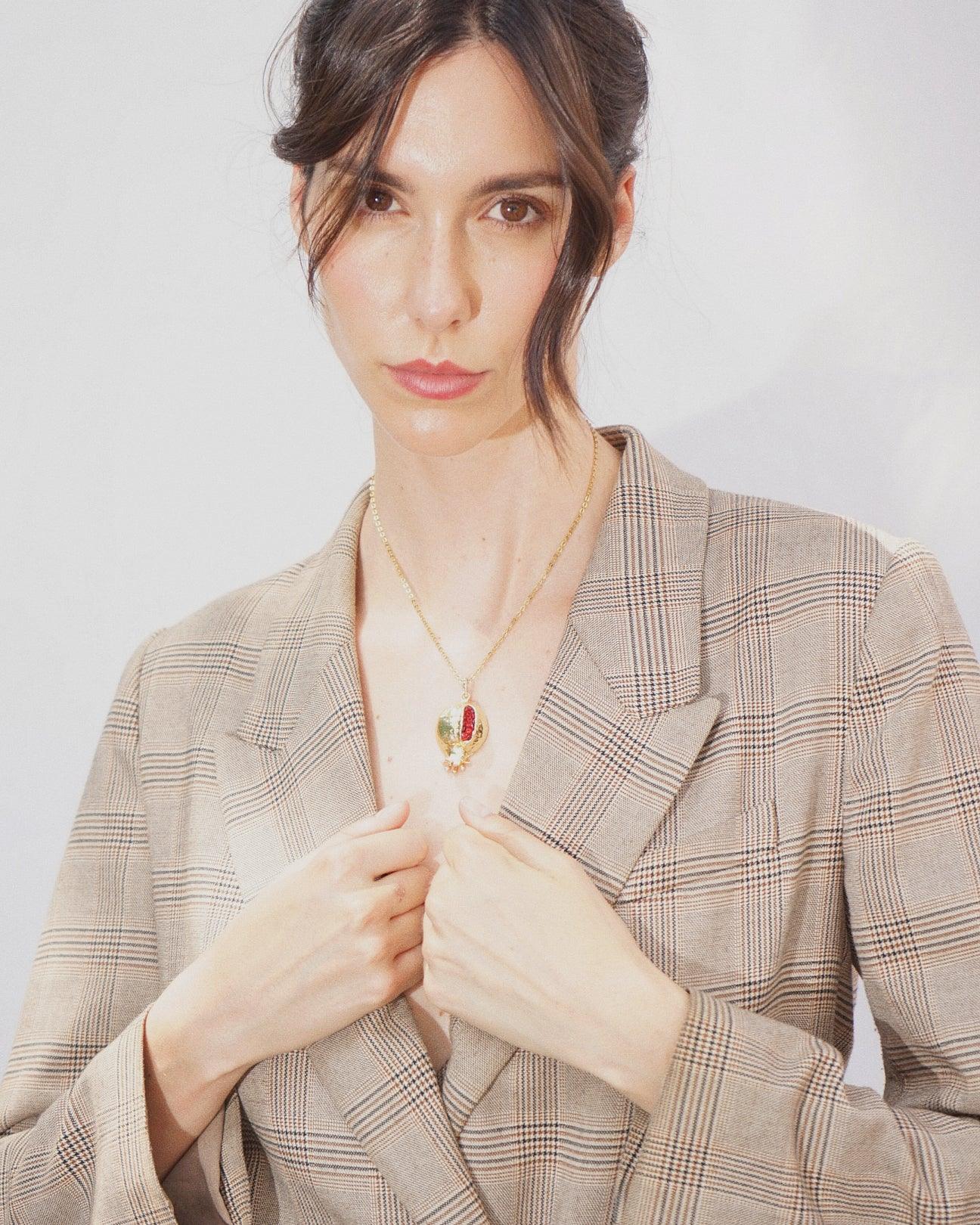 LUX QUARTZ NECKLACE