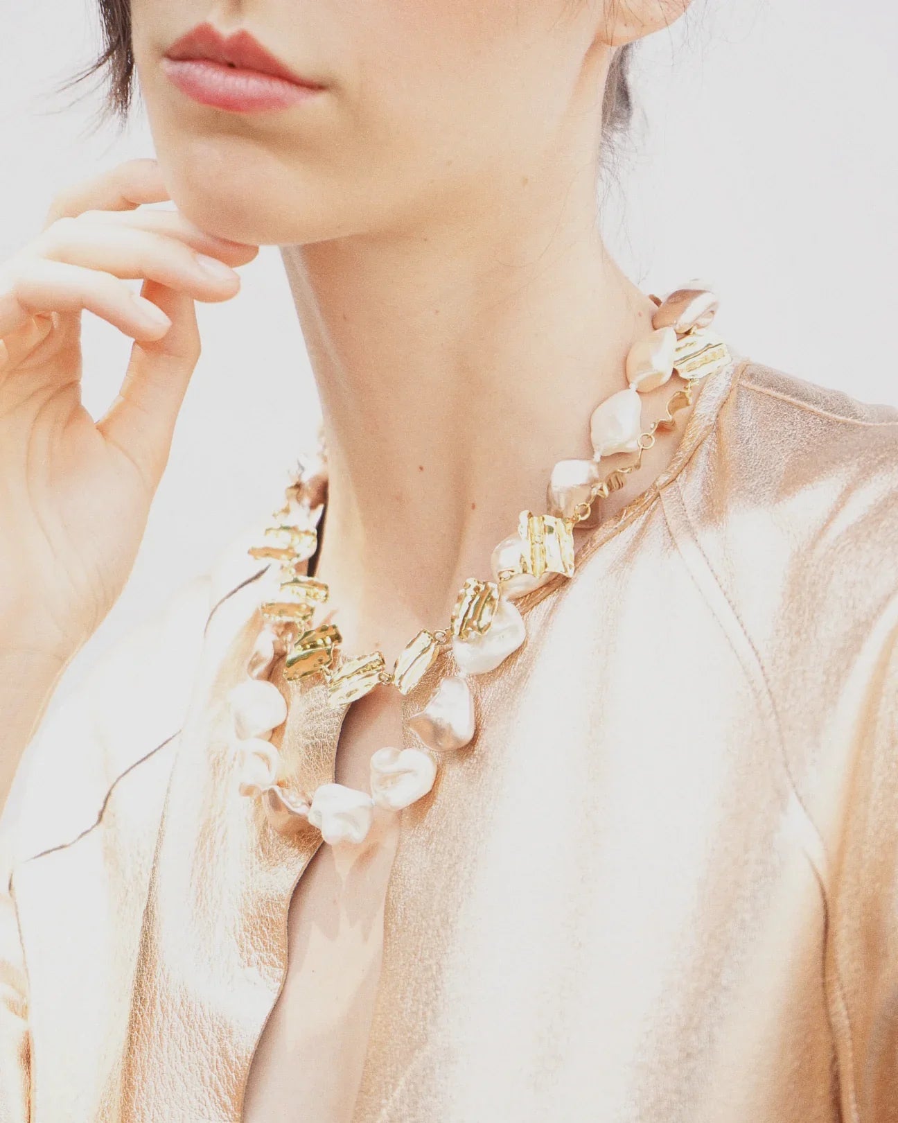 LUX QUARTZ NECKLACE
