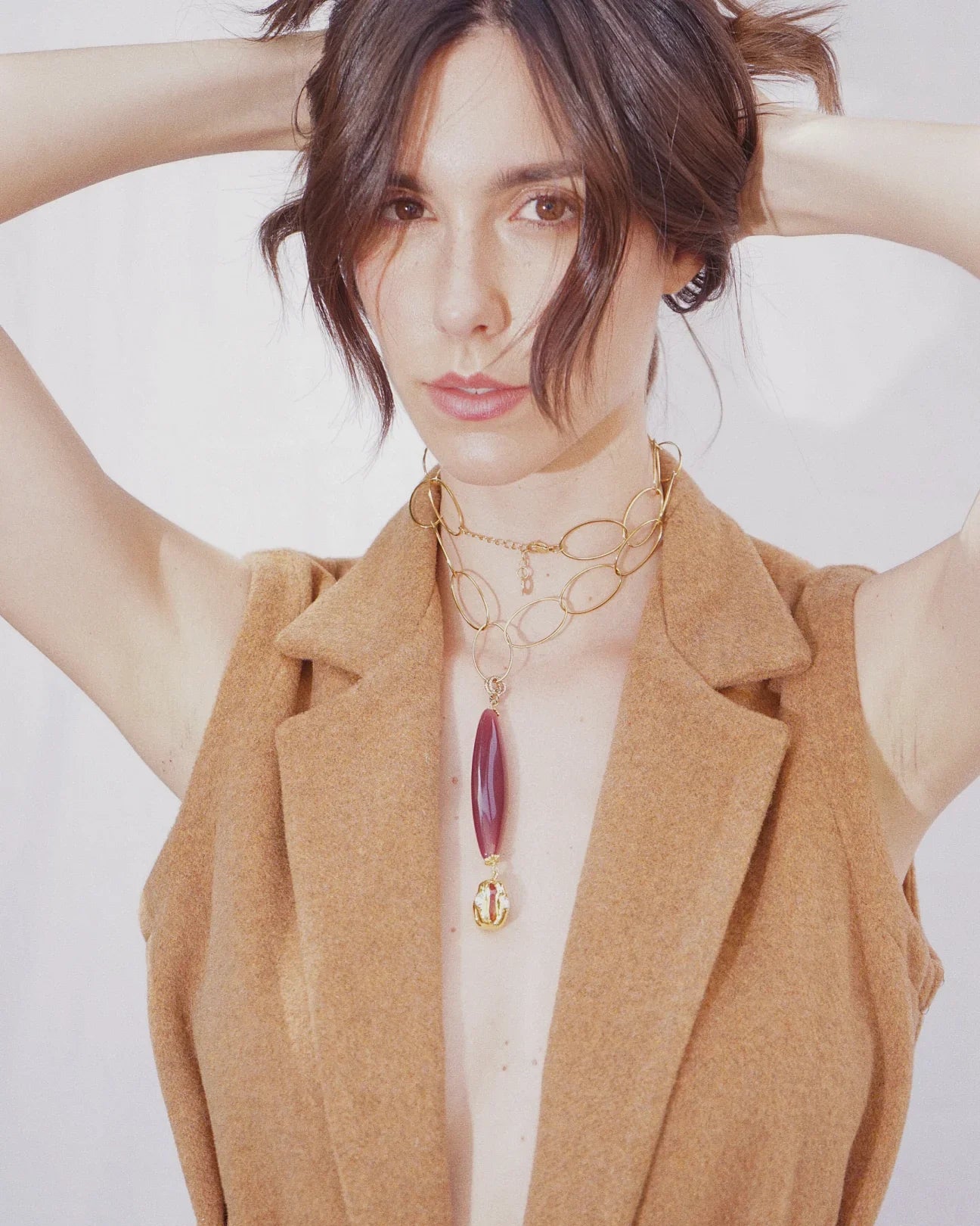LUX QUARTZ NECKLACE