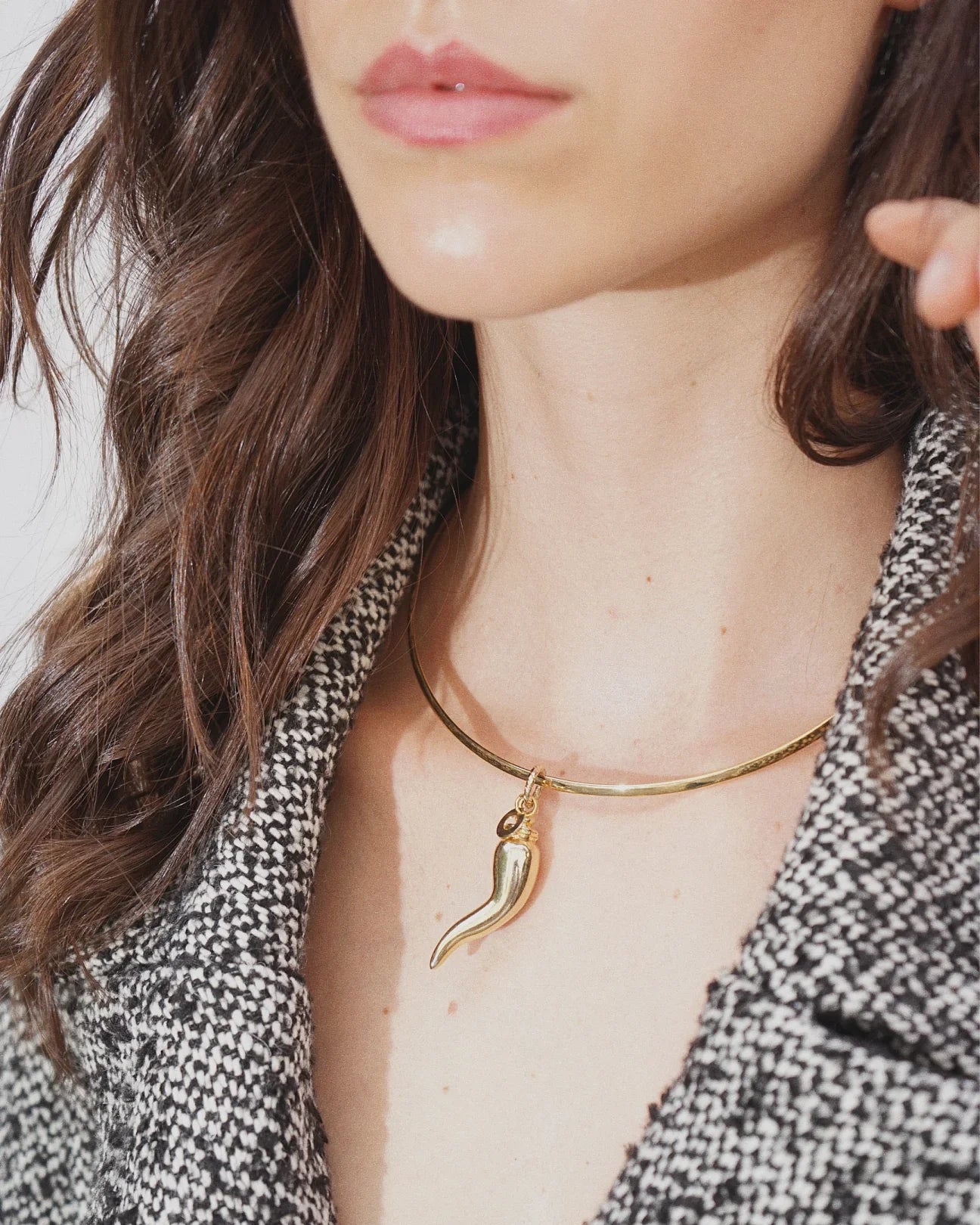 LUX QUARTZ NECKLACE