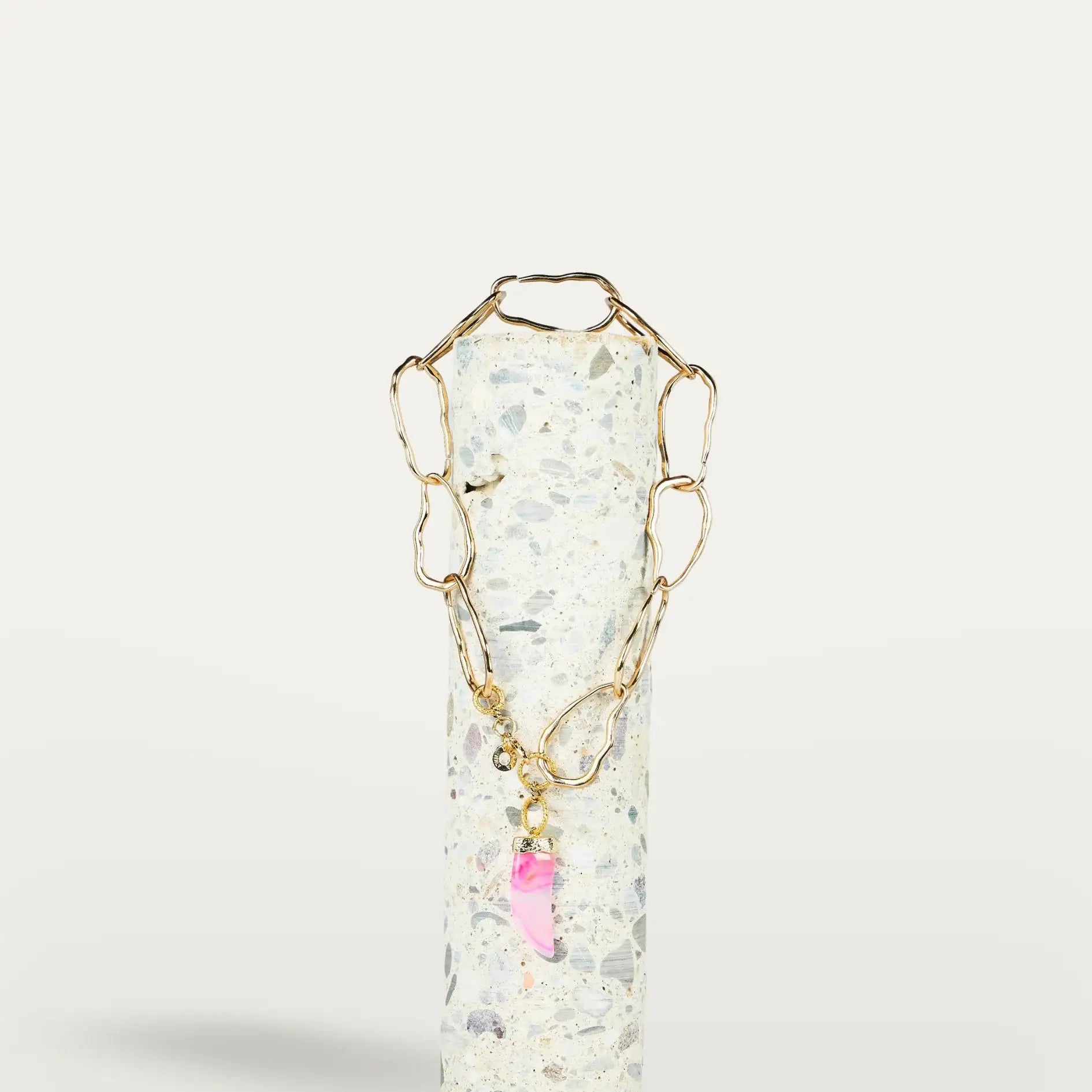 HORN CHOKER | FUCHSIA