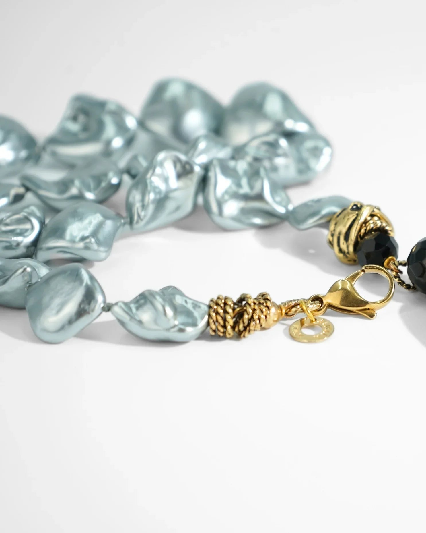 LUX QUARTZ NECKLACE