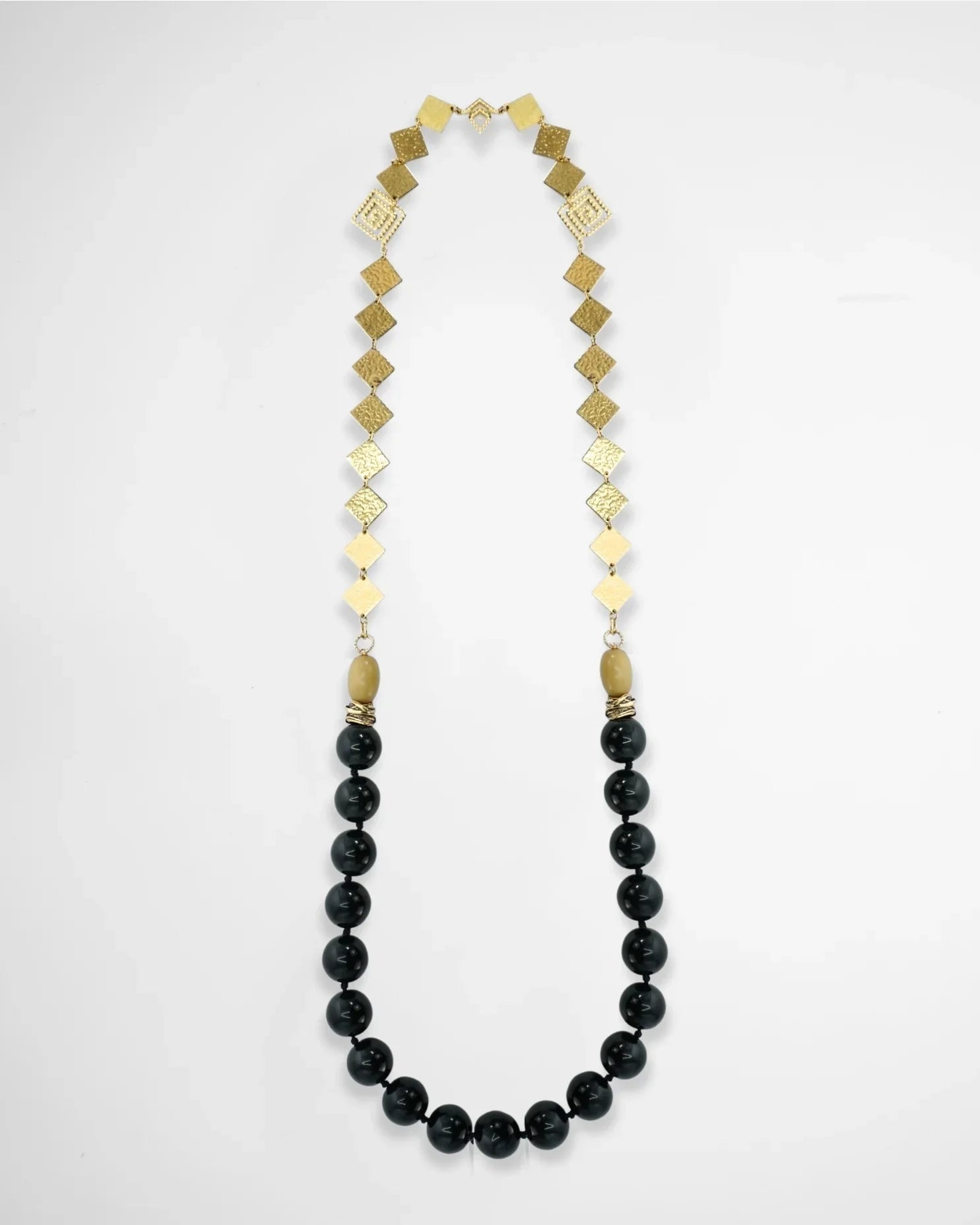 LUX QUARTZ NECKLACE