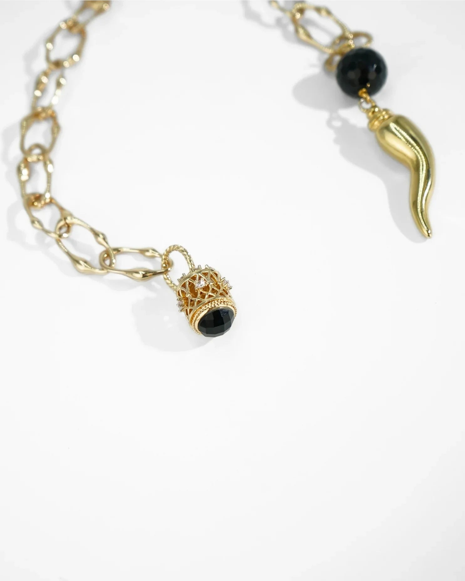 LUX QUARTZ NECKLACE