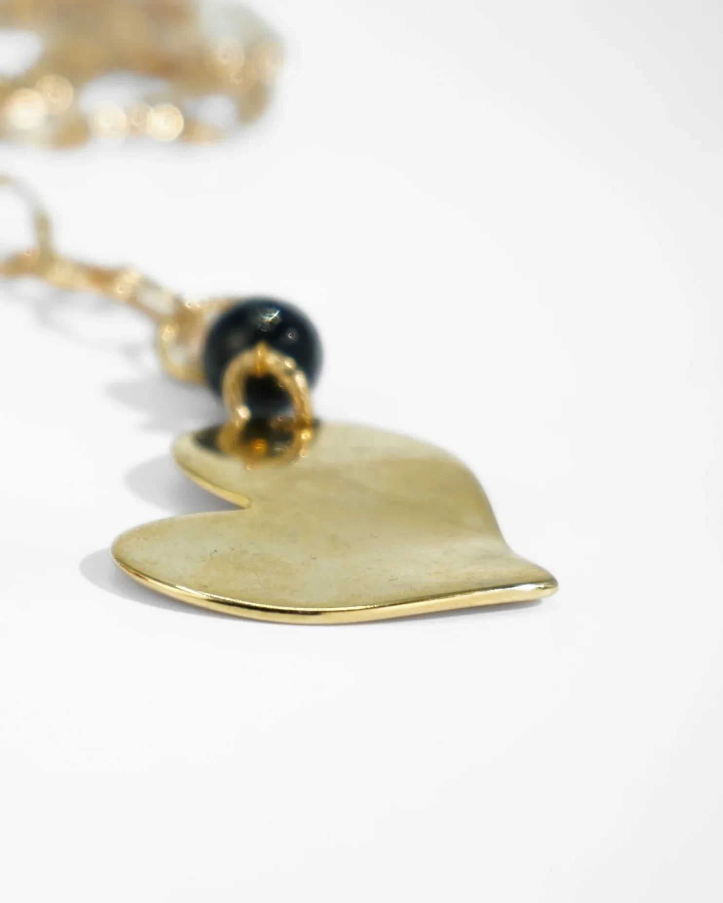 LUX QUARTZ NECKLACE