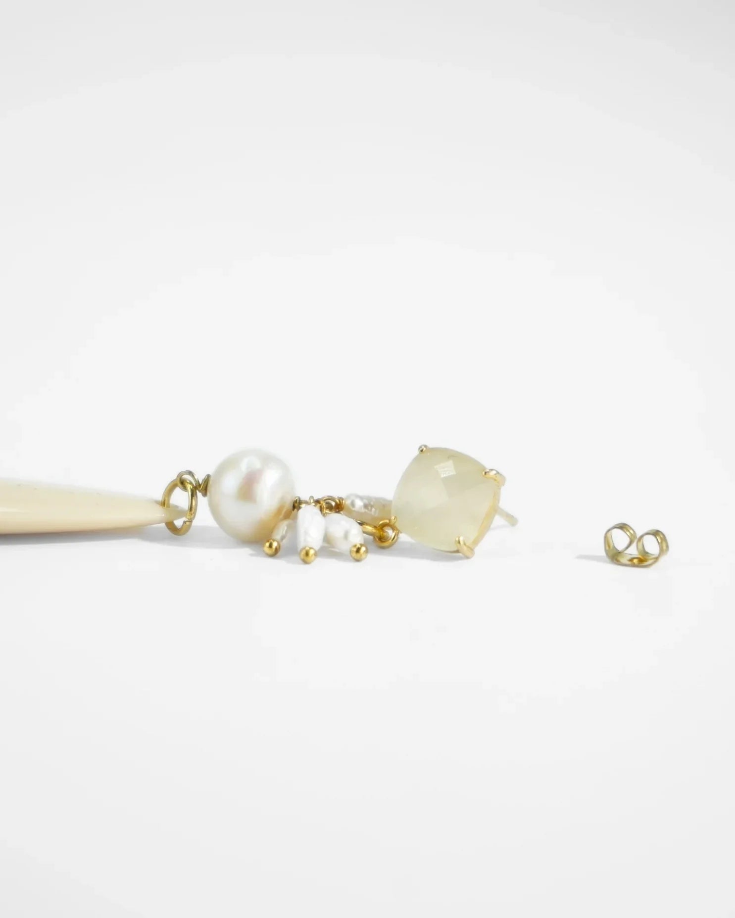 LUX QUARTZ NECKLACE
