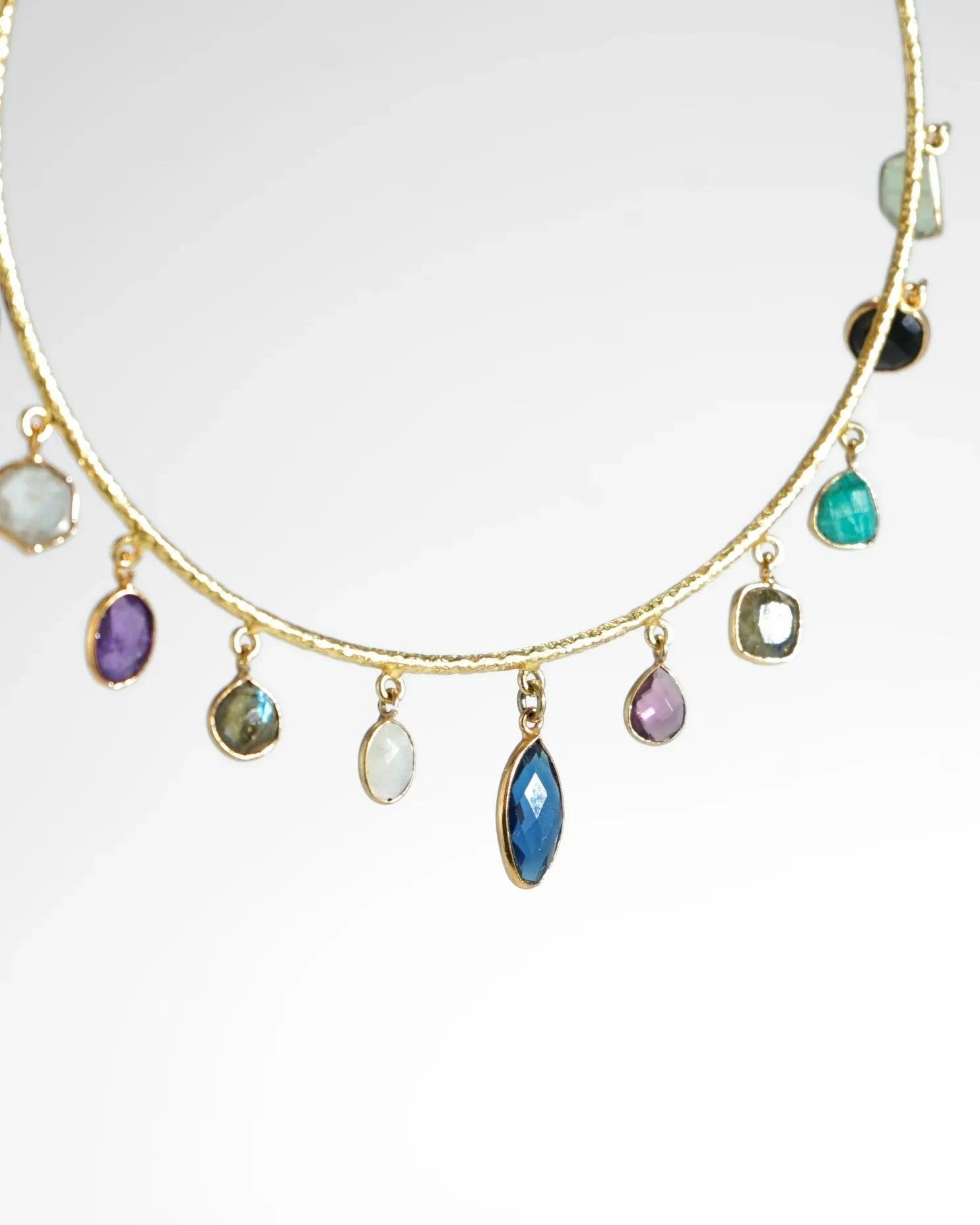 LUX QUARTZ NECKLACE