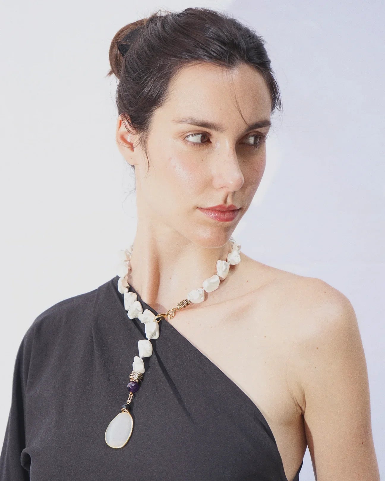 LUX QUARTZ NECKLACE