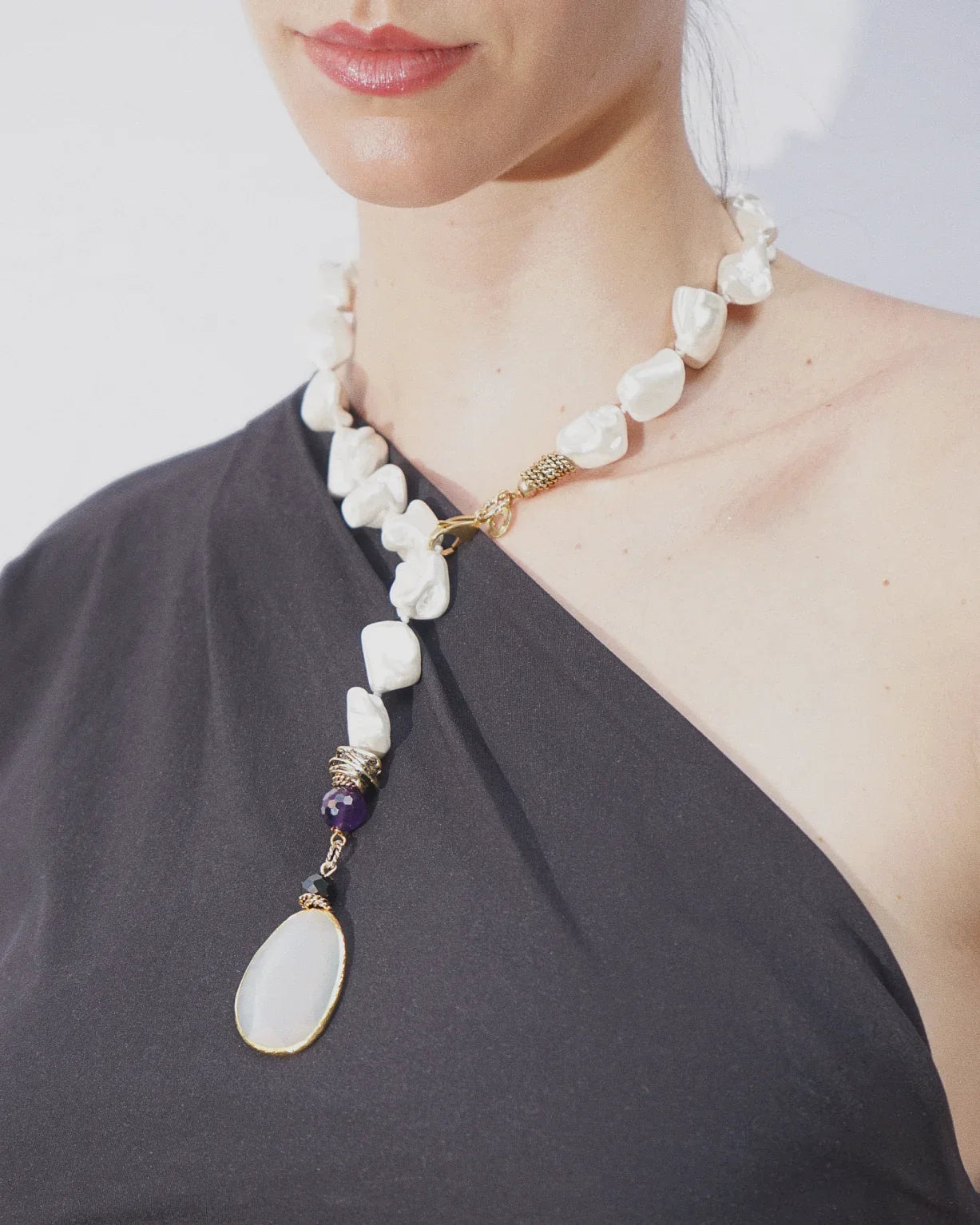 LUX QUARTZ NECKLACE