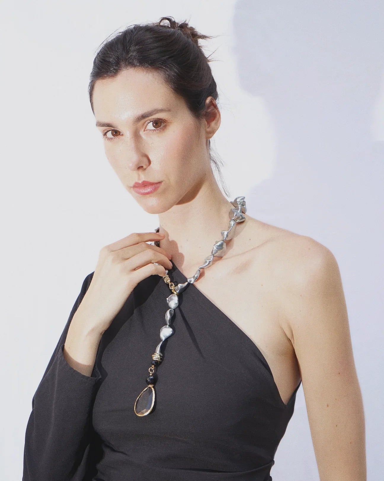 LUX QUARTZ NECKLACE