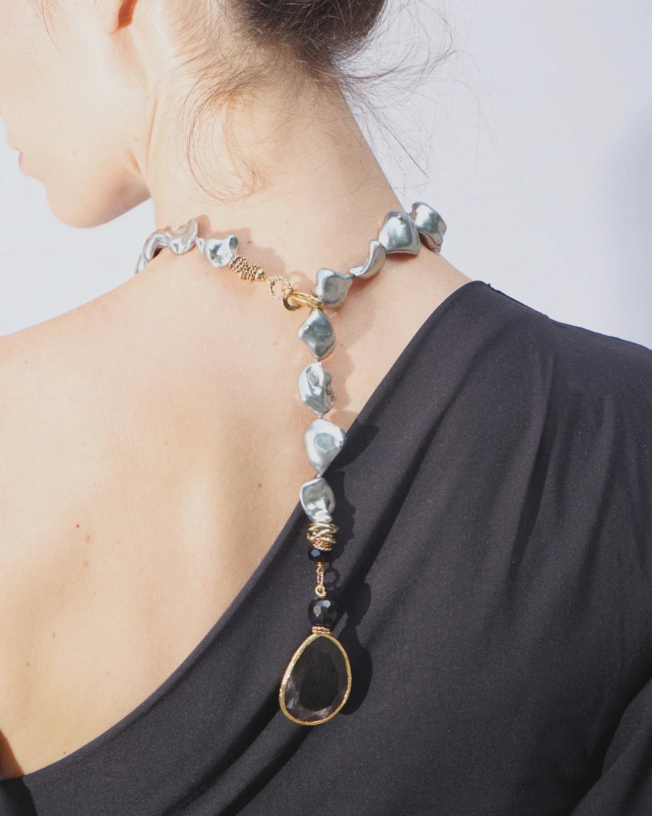 LUX QUARTZ NECKLACE