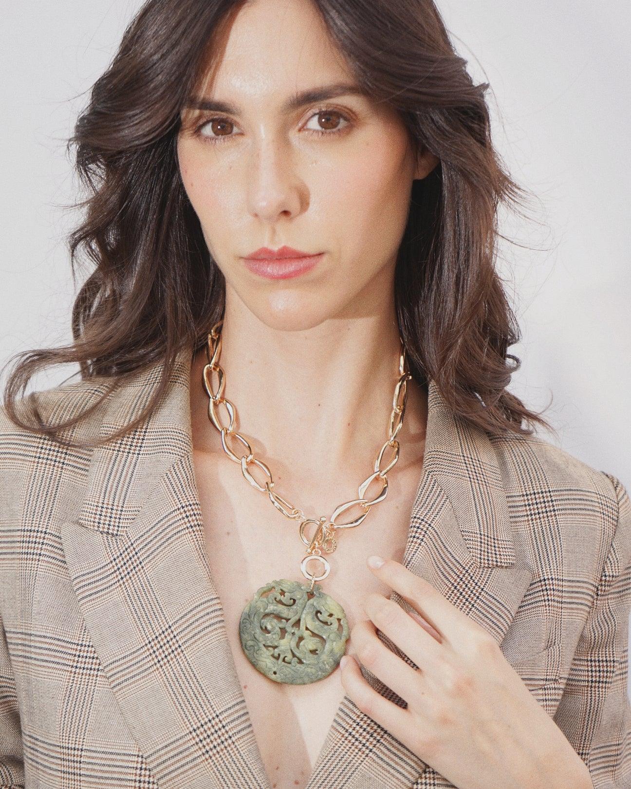 LUX QUARTZ NECKLACE