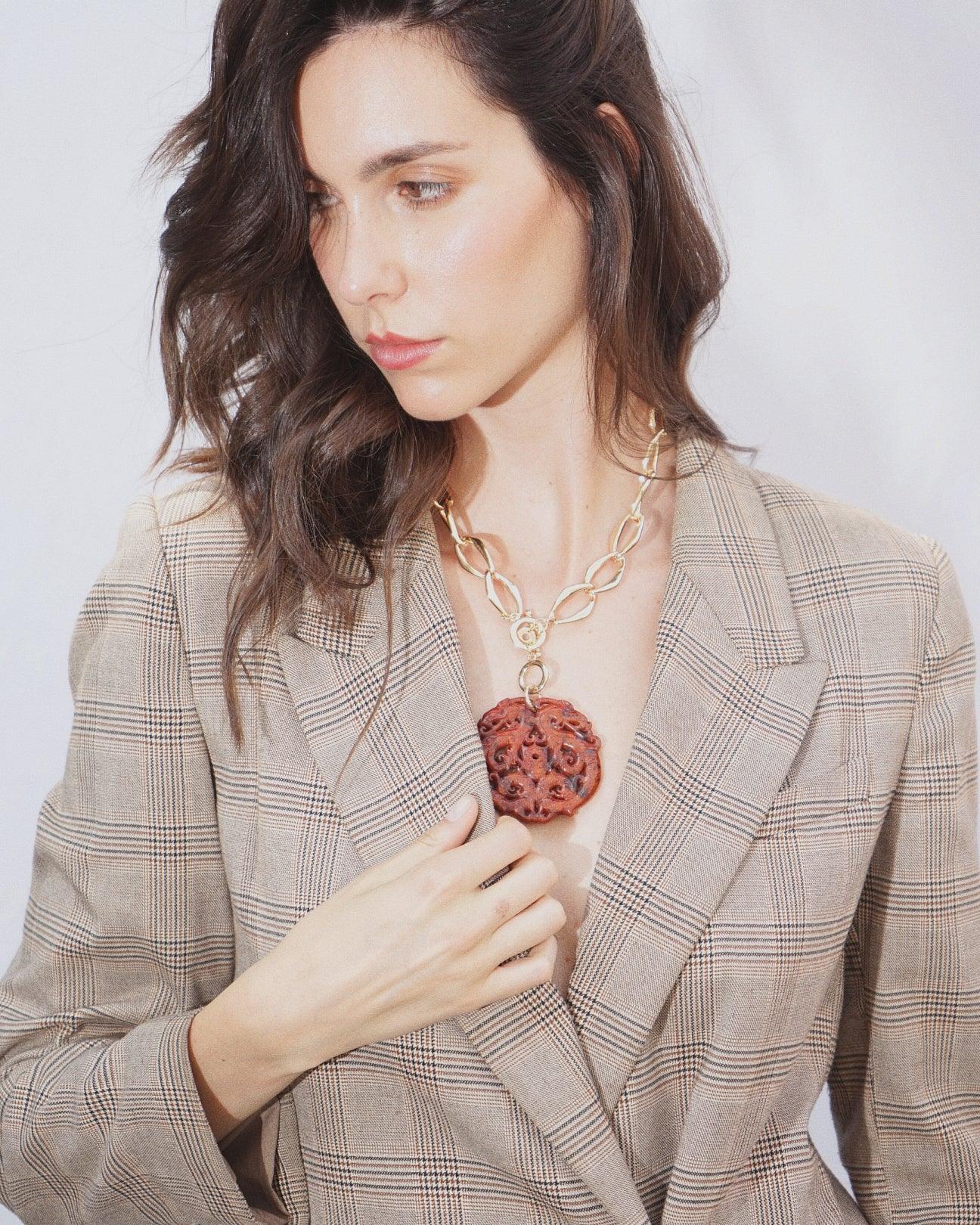LUX QUARTZ NECKLACE