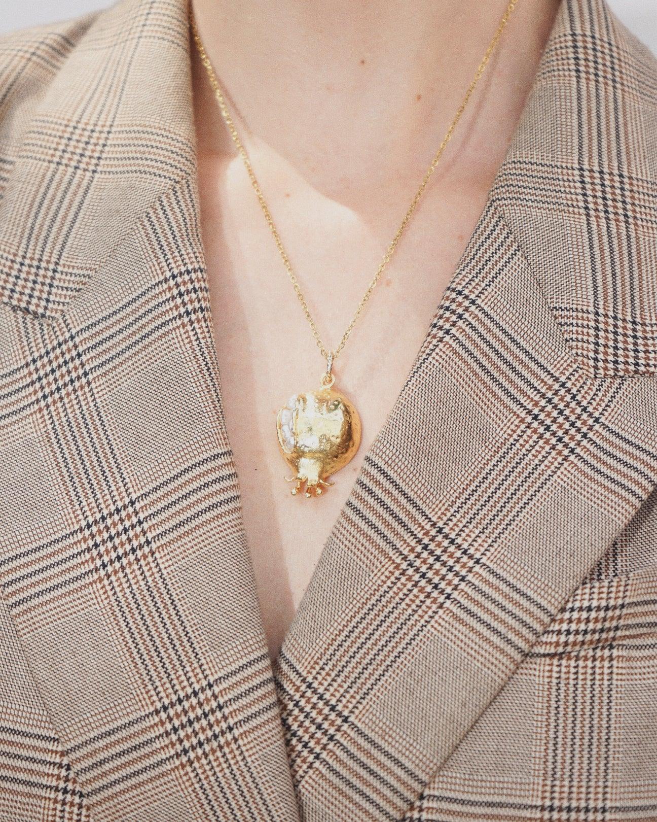 LUX QUARTZ NECKLACE
