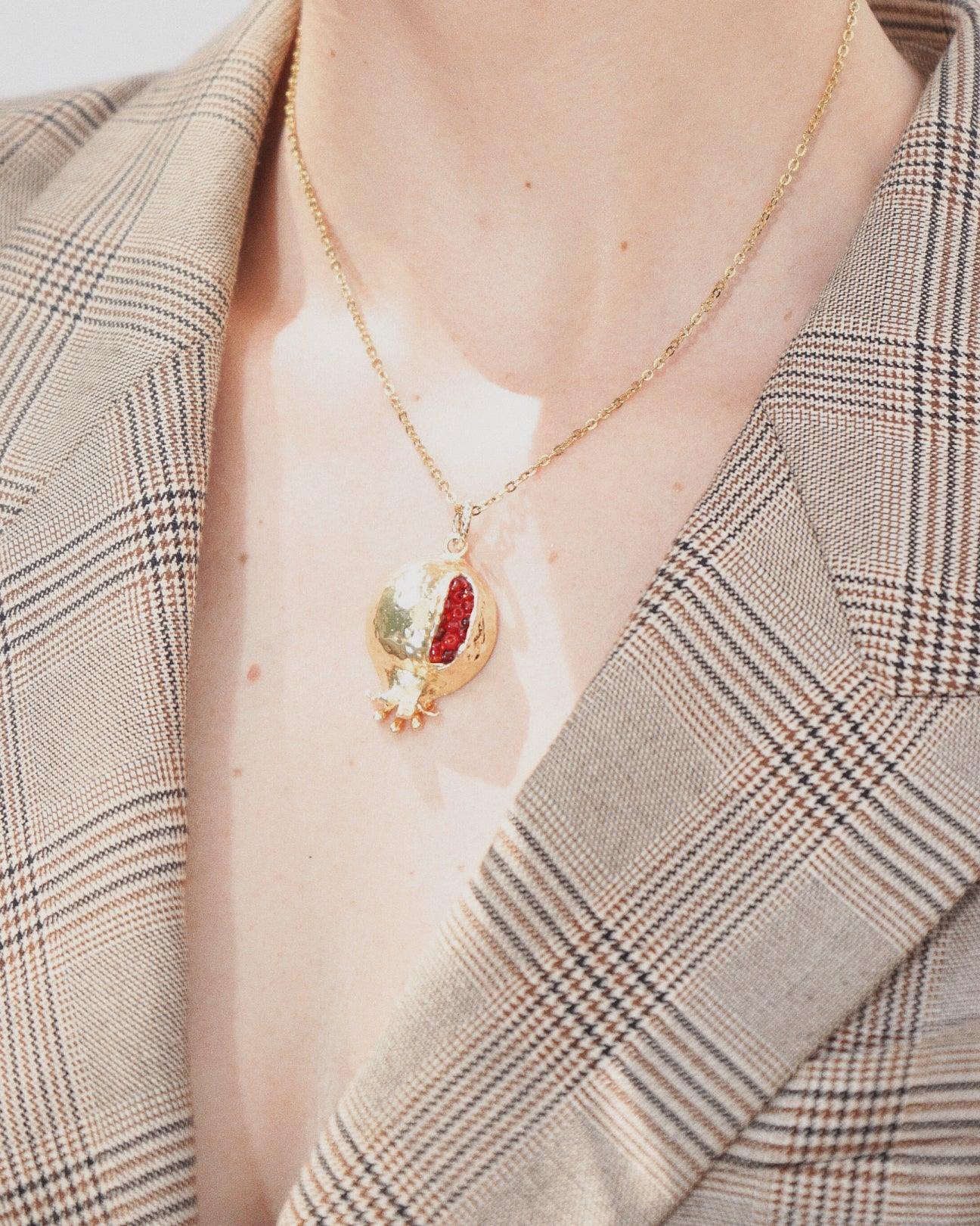 LUX QUARTZ NECKLACE